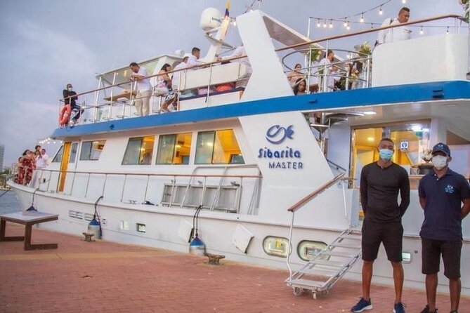 Sunset in Catamaran by Cartagena Bay - From Muelle de la Bodeguita to Bahía de Cartagena de Indias