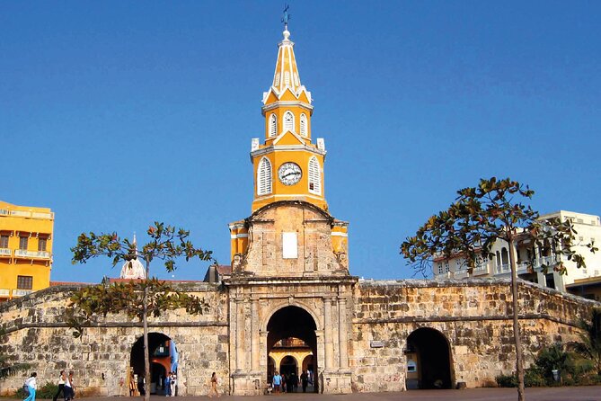 Taste Cartagena: Street Food and Full City Tour with Expert Guide - The street food part: what you will likely taste, and how to judge it fairly