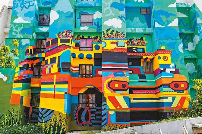 The best Commune 13 Tours in Medellín - Stop 1: Medellín Escalators, Why This First Hour Feels Like a Shortcut