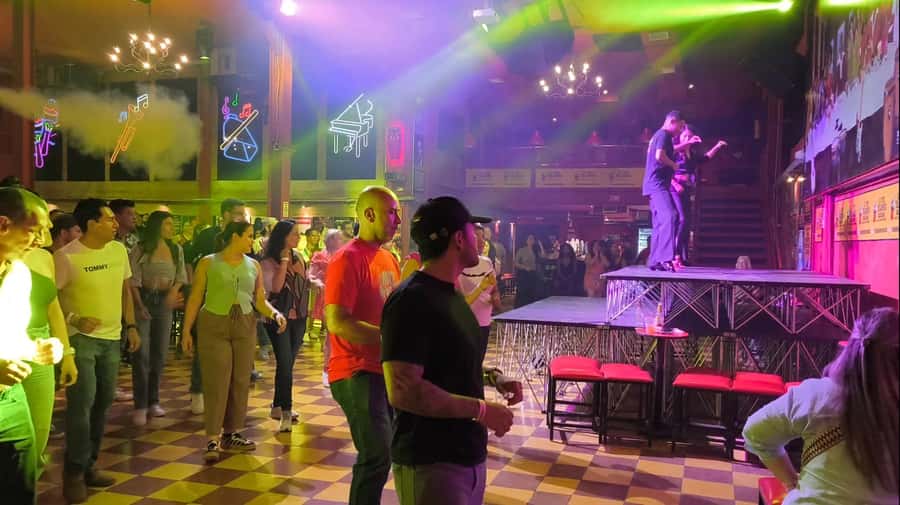 The Cali Salsa Tour - The Niche trumpet monument and your first salsa steps