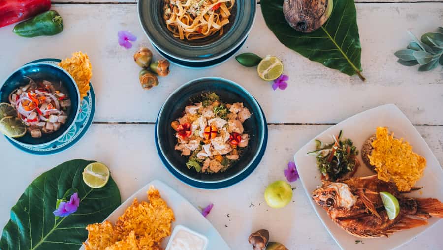 Tierra Bomba Island: A day at Marine Beach Club - Lunch that actually supports a beach day