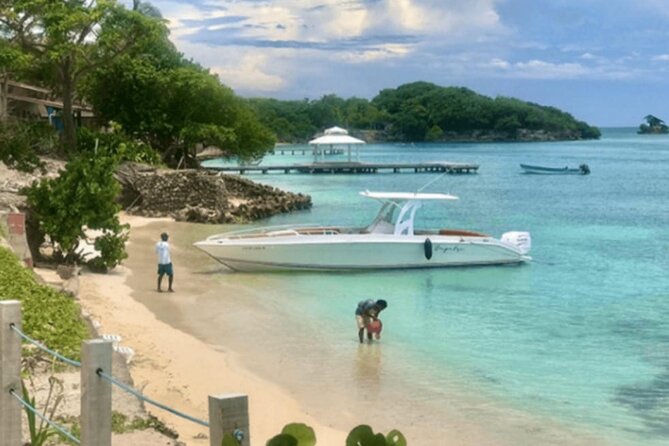 Tour 5 islands in Cartagena with snorkeling, lunch Charm Island - The snorkeling plan: the sunken plane area, plus an easy off-ramp