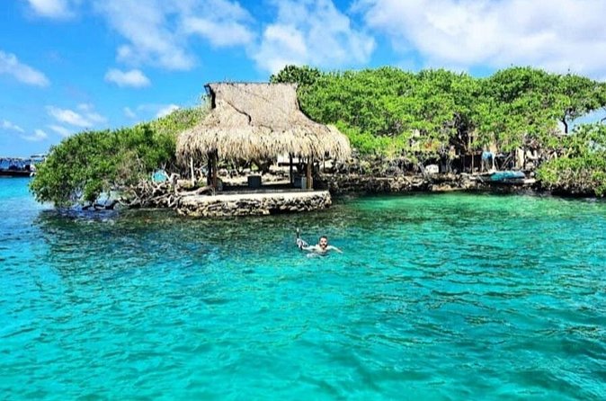 Tour 5 islands in Cartagena with snorkeling, lunch Charm Island - Isla Mulata and Playa Tranquila: short club time, longer swim energy