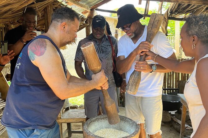 Tour a san Basilio de Palenque desde cartagena - Casa de Tambores and Casa del Arte: where music and craft take the lead