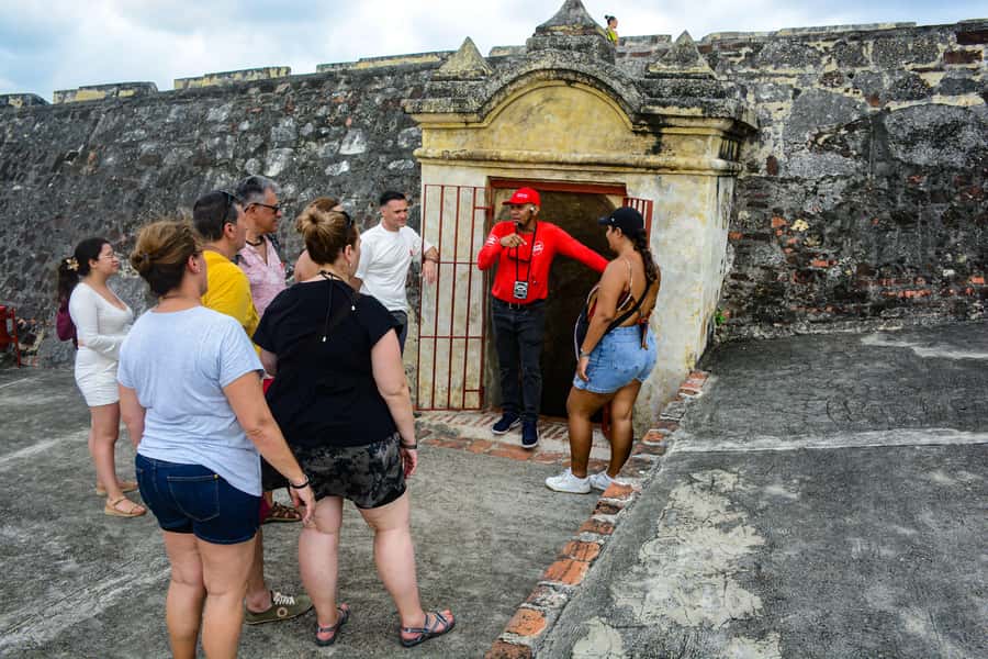 Tour Compartido al Castillo San Felipe de Barajas Cartagena - From Getsemaní to San Felipe, the route that explains Cartagena