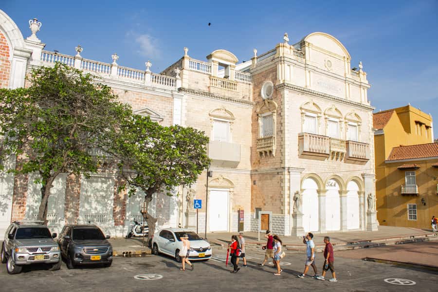 Tour Compartido de Gabriel García Marquez en Cartagena - Colonial Balconies and Houses: Reading Status in Wood, Stone, and Shade
