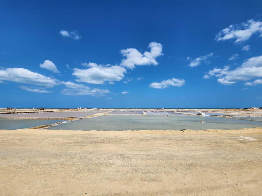 TOUR DE 2 DIAS AL CABO DE LA VELA, LA GUAJIRA - Manaure salt flats on Day 2, then back toward Santa Marta