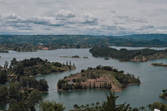 Tour Guatapé - The Reservoir Boat Ride Factor: A High-Enjoyment Add-On