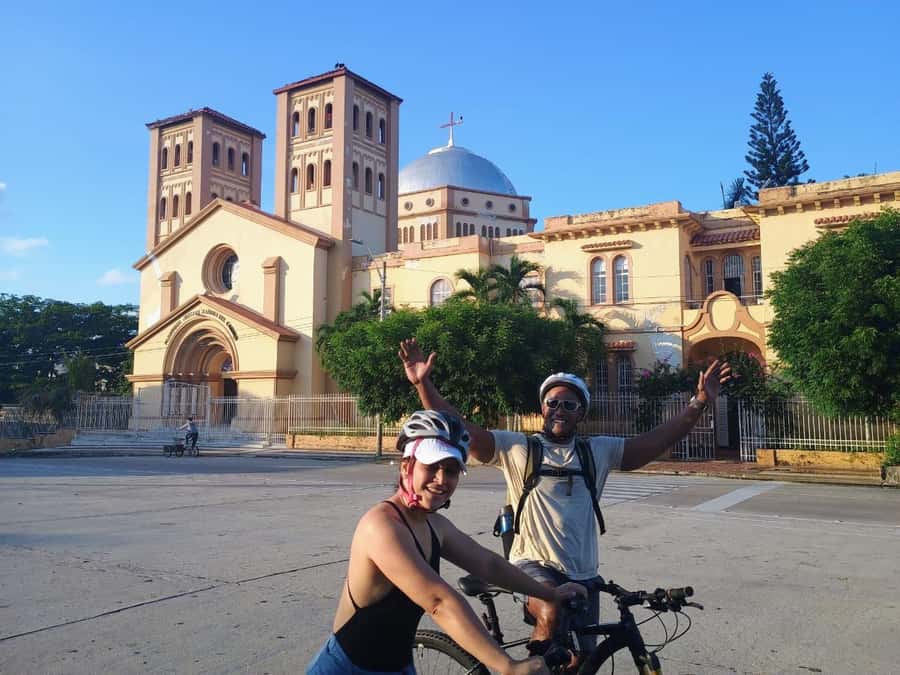 Tour in bike in Barranquilla - Stop by Stop: The Route That Makes Barranquilla Click