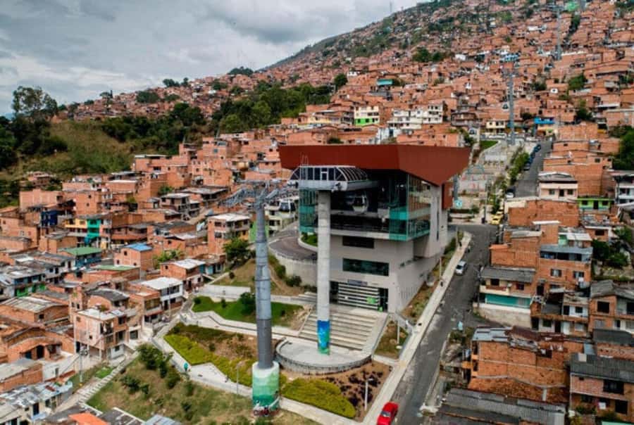 Tour Medellín: Pablo Escobar and Commune 13 - Two sides of Medellín, told in one 6-hour storyline