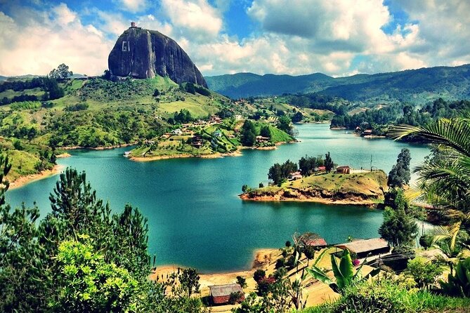 Tour to Guatape, Piedra del Peñol, lunch, snacks boat trip - Medellín to Guatapé, in one full day that actually feels worth it