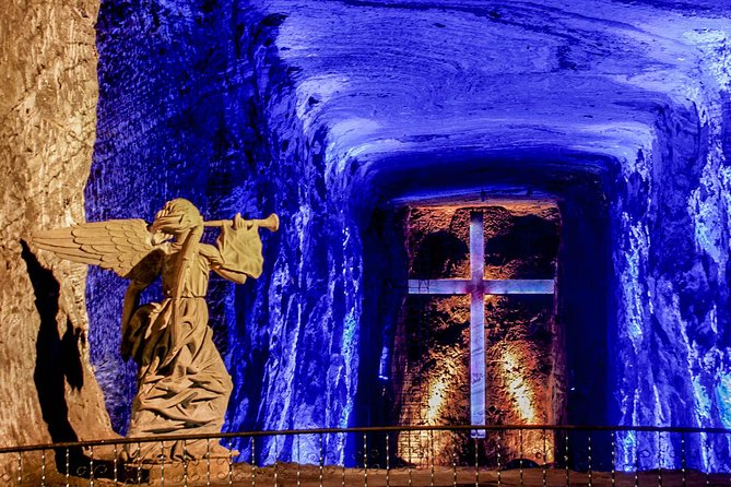 Transportation to Zipaquira´s Salt Cathedral and Guatavita Lagoon - Language and tickets: what to prepare for before pickup