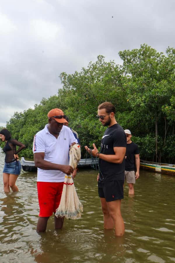 Typical lunch on beach, mangrove tour & fishing with natives - Mango-mangrove time: what the canoe ride teaches you about the ecosystem