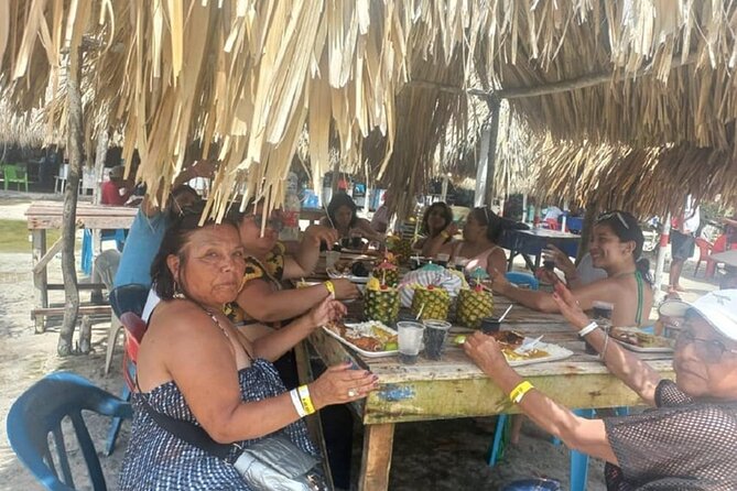 Visit Cholon & Baru with lunch - Who this tour suits best in Cartagena