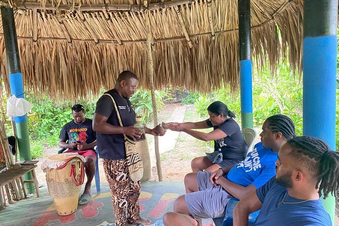 Visit Palenque with natives : history, culture and ancestral legacy - Stop 1: Tourist Parador Welcome and the Ground Rules of Palenque