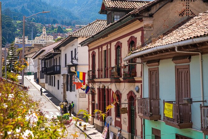 Walking Tour Candelaria plus Gold Museum with a Social Scientist - Barrio La Candelaria: colonial streets that teach you how to read Bogotá
