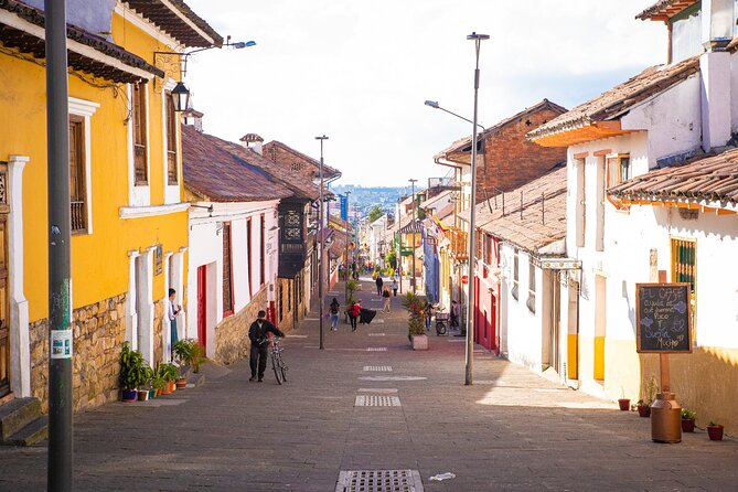 Walking Tour Candelaria plus Gold Museum with a Social Scientist - Price and value: what $69 buys you in Bogotá