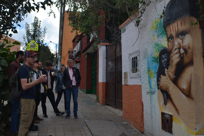 Walking Tour in La Candelaria Bogotá - Plaza de Bolívar de Bogotá: where politics becomes street-level geography