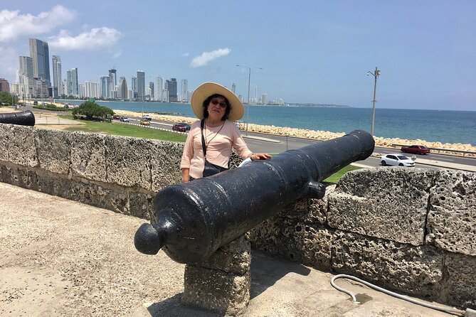 Walking tour of the magical city of Cartagena. - Stop 1: San Diego neighborhood, then Las Bóvedas