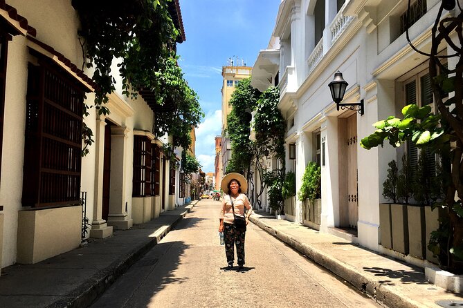 Walking tour of the magical city of Cartagena. - Parque Centenario in Getsemaní: a breather with real purpose