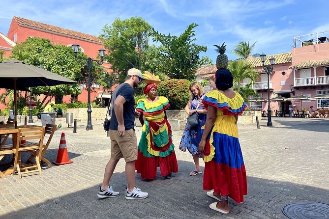 Walking tour of the magical city of Cartagena. - Meet Fabio and the vibe of the tour