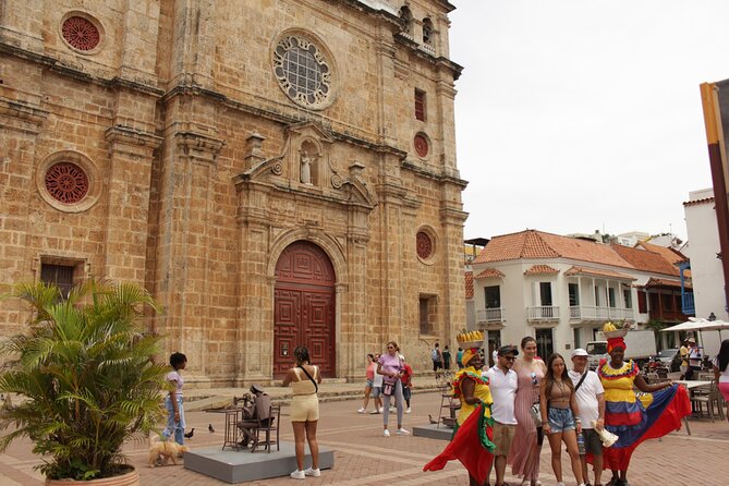 Walled Cartagena: Group Tour with Live Audio System - Stop-by-stop: what you’ll see and what to look for