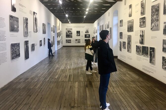 Weaving Peace: Taste and understand what is happening in Colombia - Plaza de Bolívar: a Q&A space for old violence and new politics