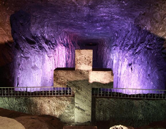Zipaquirá Salt Cathedral: An architectural wonder. - Zipaquirá Salt Cathedral: why the salt-carved architecture feels special